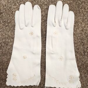 Vintage White Fabric Embroidered Women's Gloves (Sold as a set of 2)